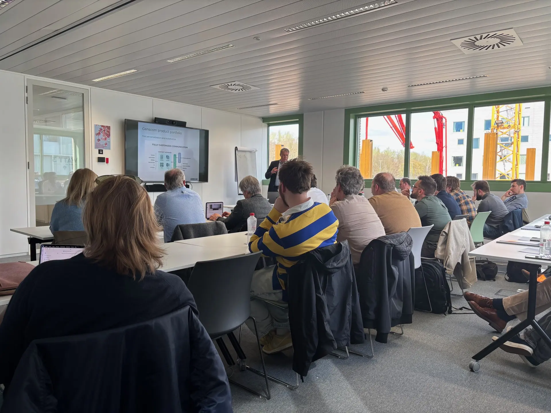 The room listens to the presentation at Sirris in Leuven